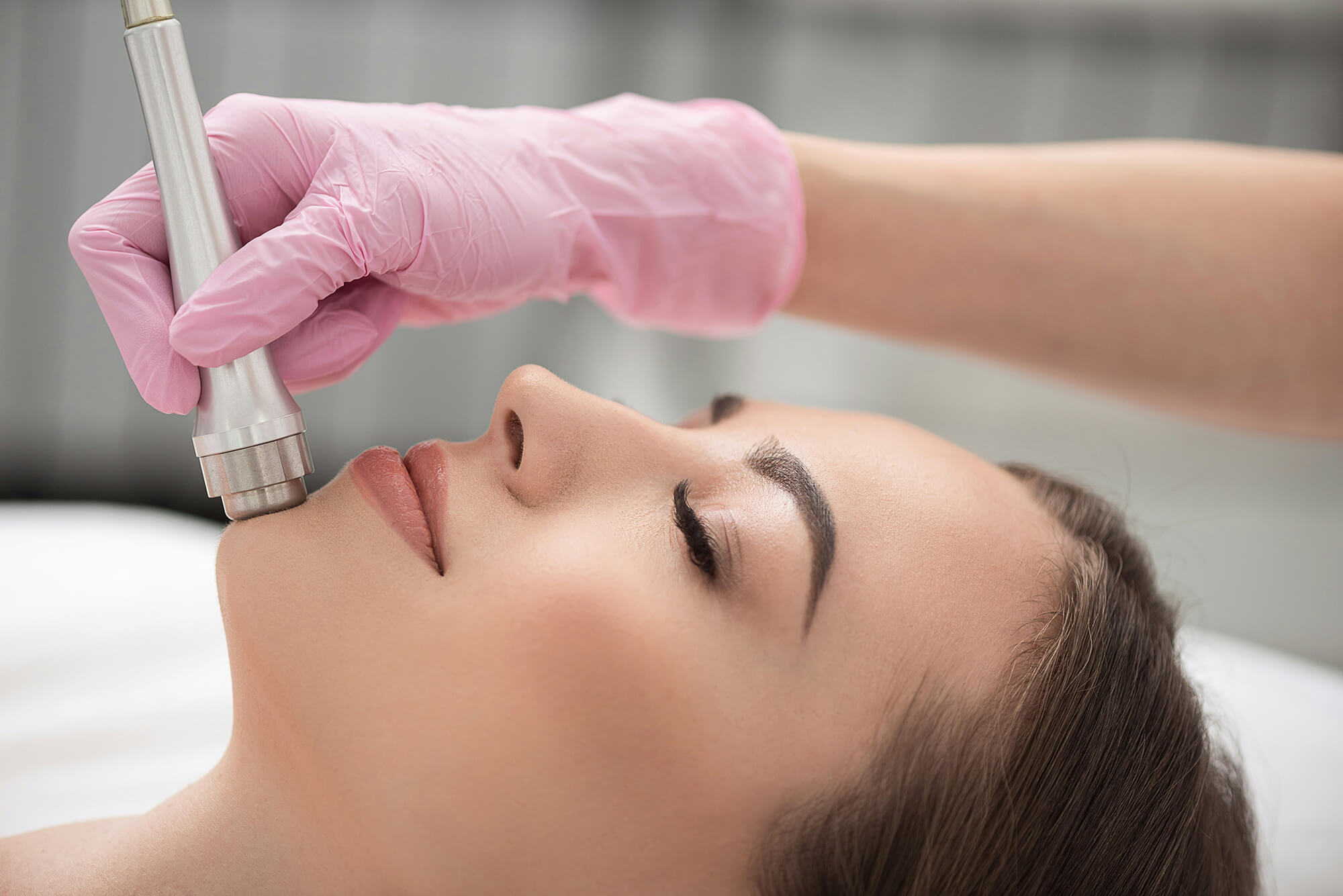 Professionelle Kosmetikbehandlung mit Microdermabrasion in Neuwied-Altwied