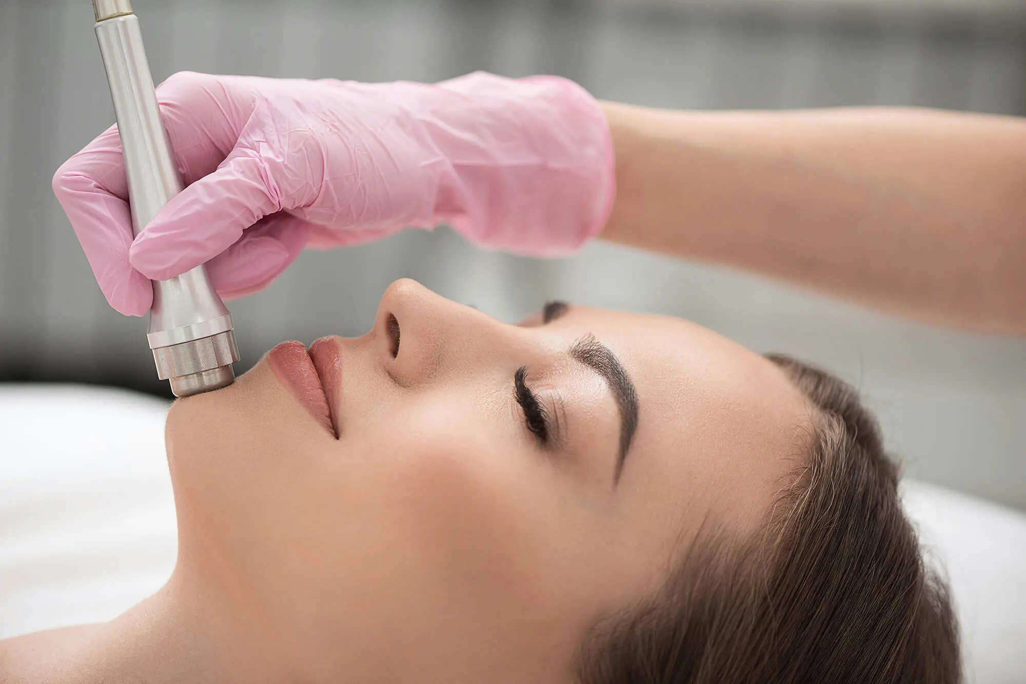 Professionelle Kosmetikbehandlung mit Microdermabrasion in Neuwied-Altwied